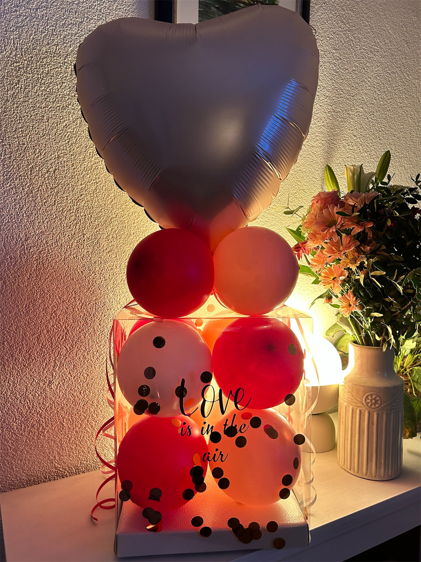 Geschenkbox love mit Folienballon
