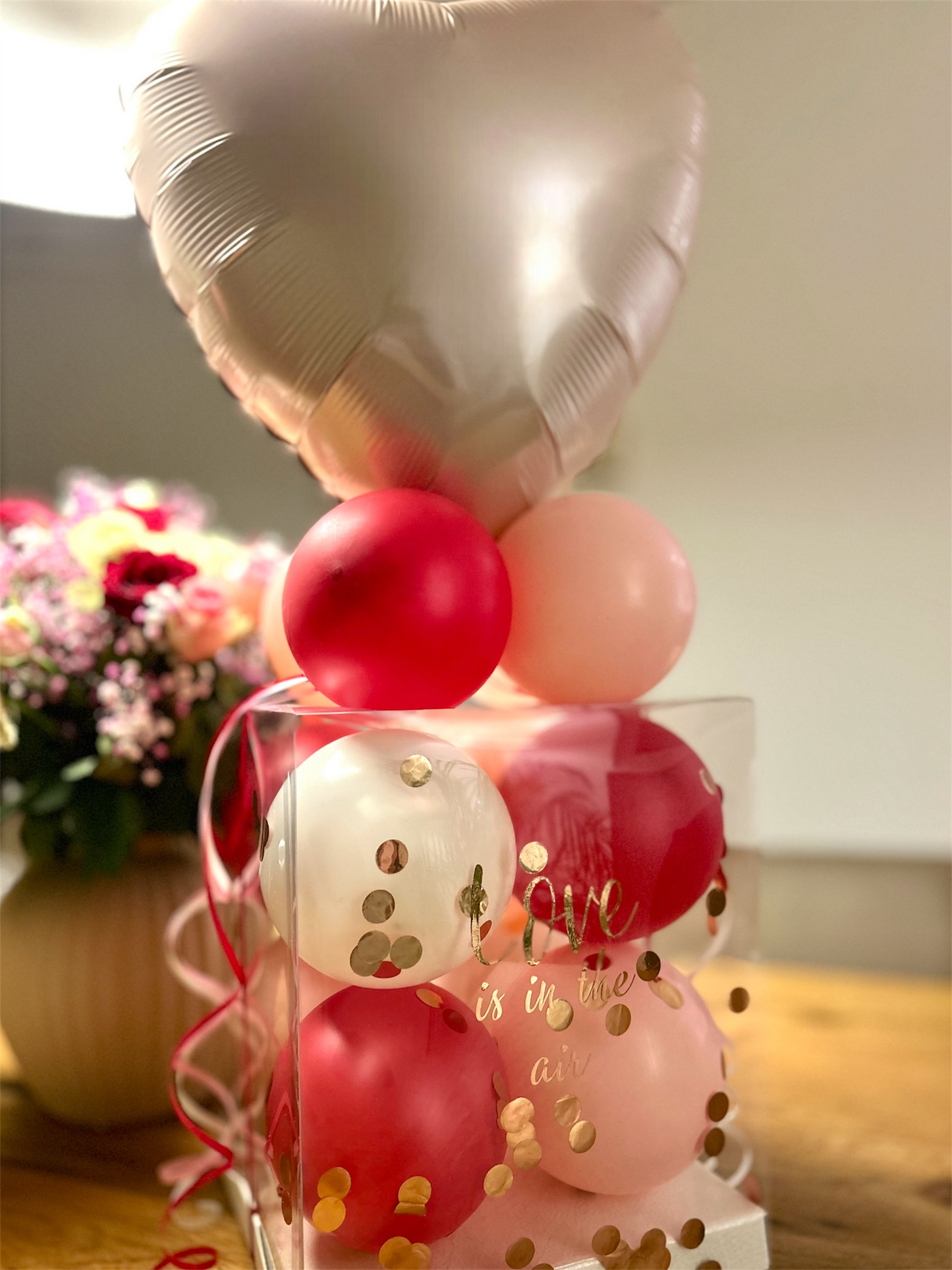 Geschenkbox love mit Folienballon