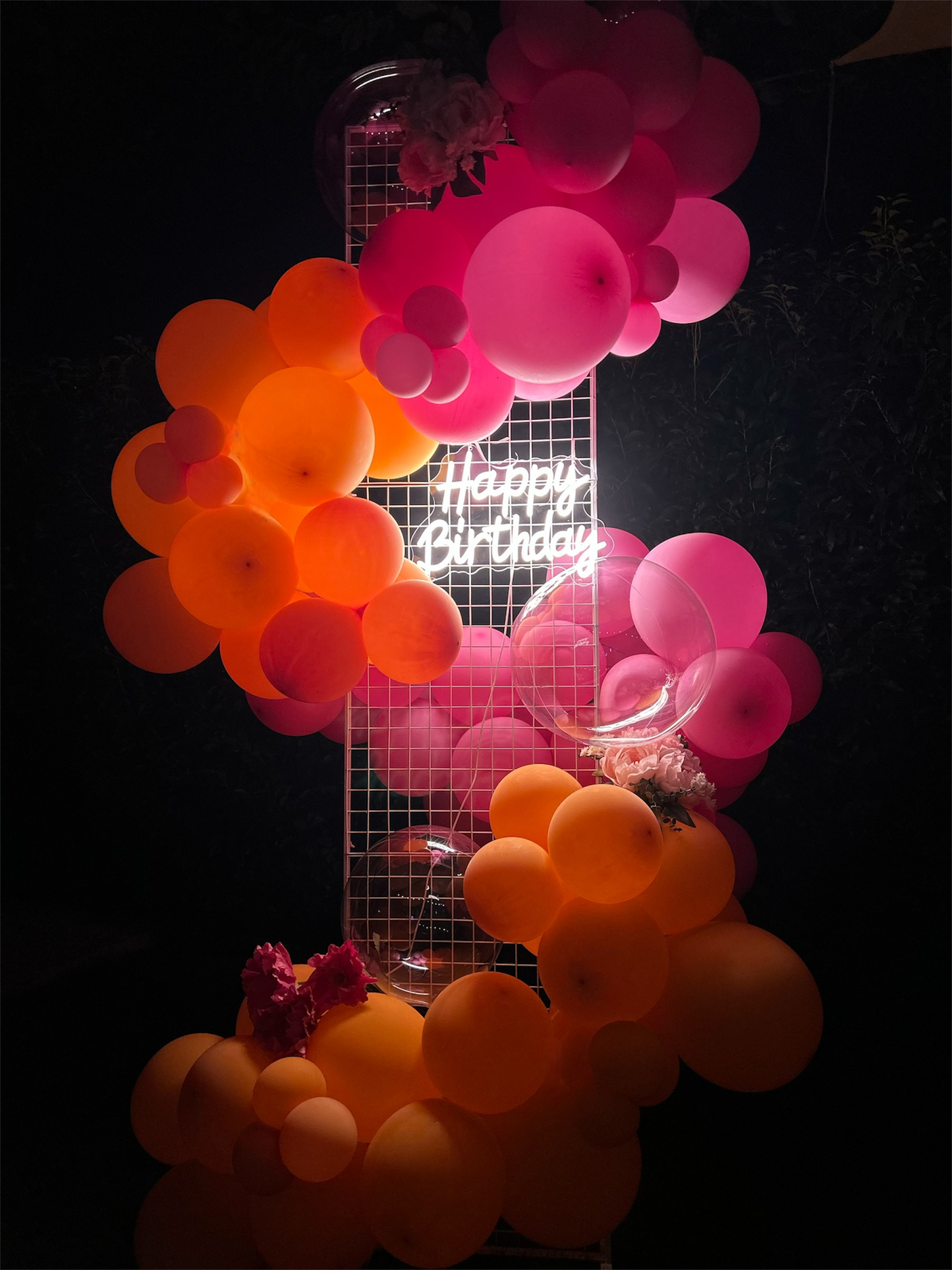 Ballondeko am Metallgitter