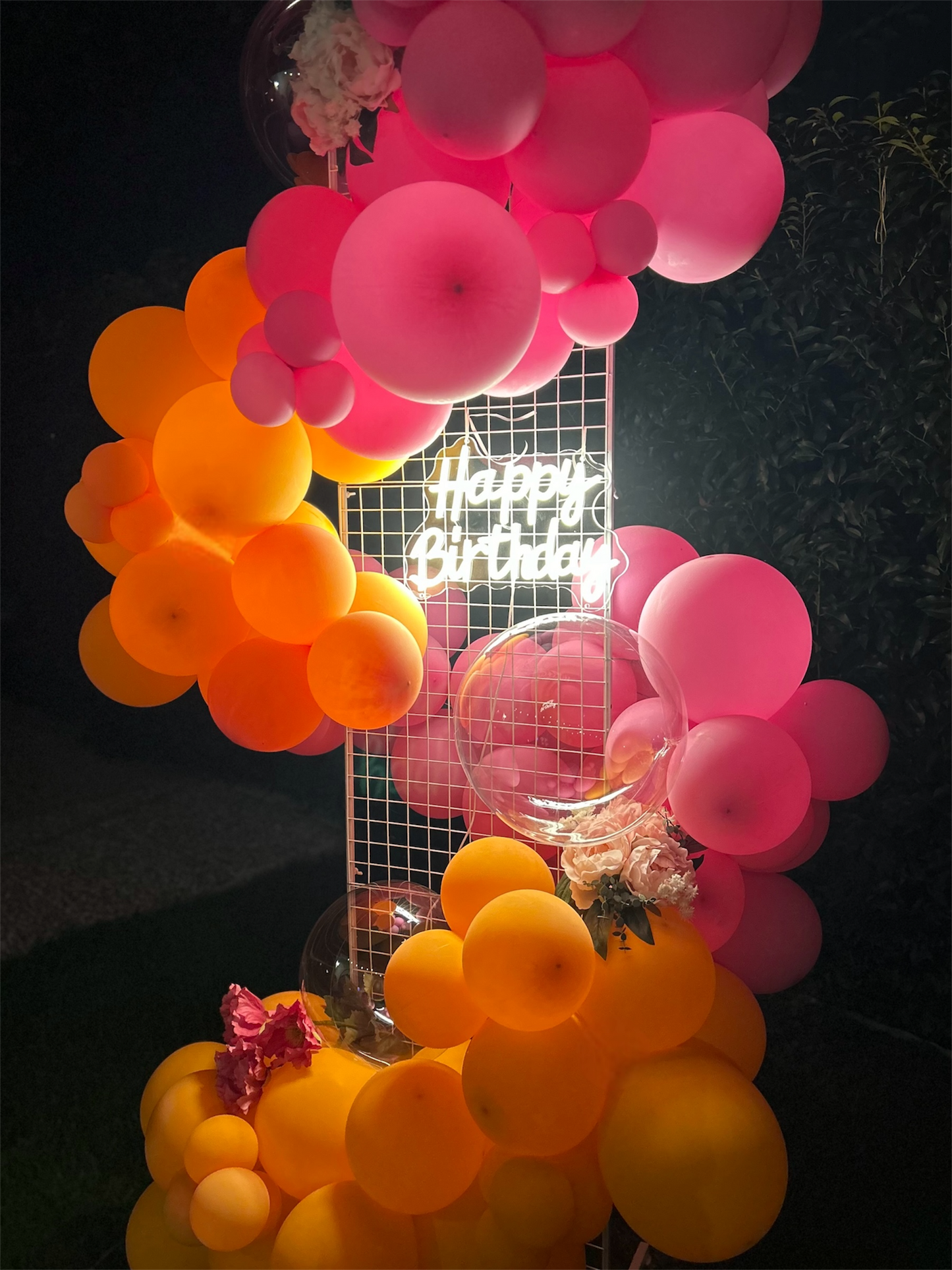 Ballondeko am Metallgitter