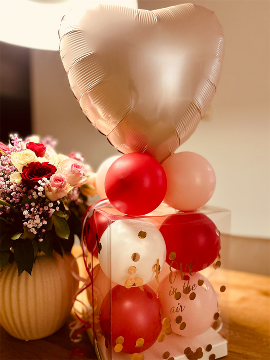 Geschenkbox love mit Folienballon