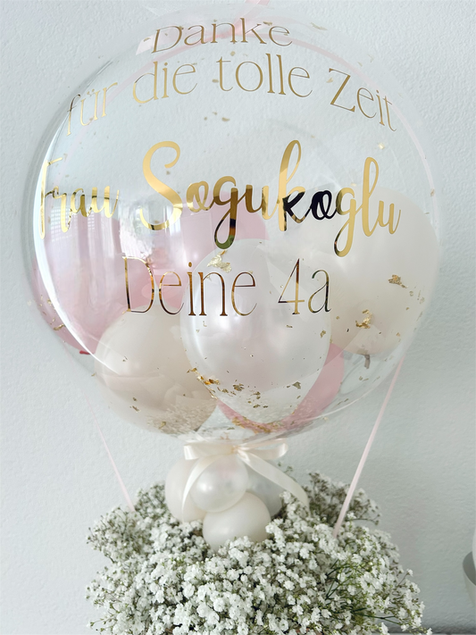 Ballongeschenk mit frischen Blumen