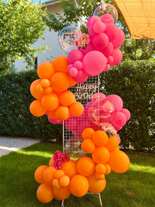 Ballondeko am Metallgitter