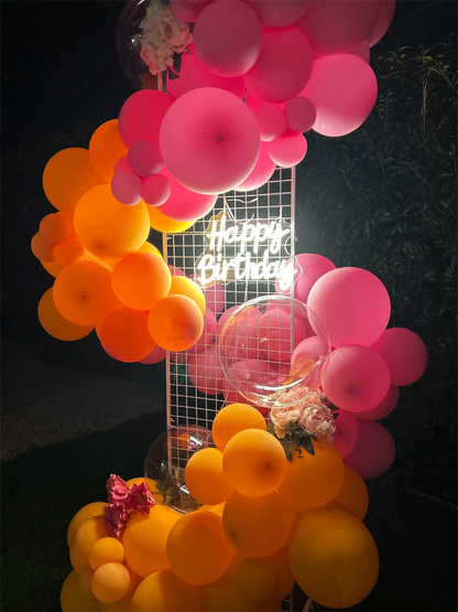 Ballondeko am Metallgitter