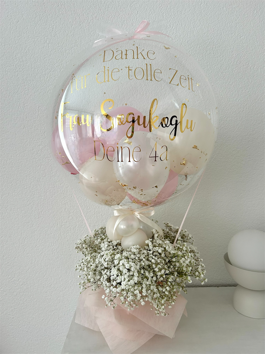Ballongeschenk mit frischen Blumen